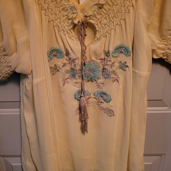 Vintage Venezia Light Yellow 2-Piece Peasant Style Top with Embroidery 18-20 - Picture 3 of 6